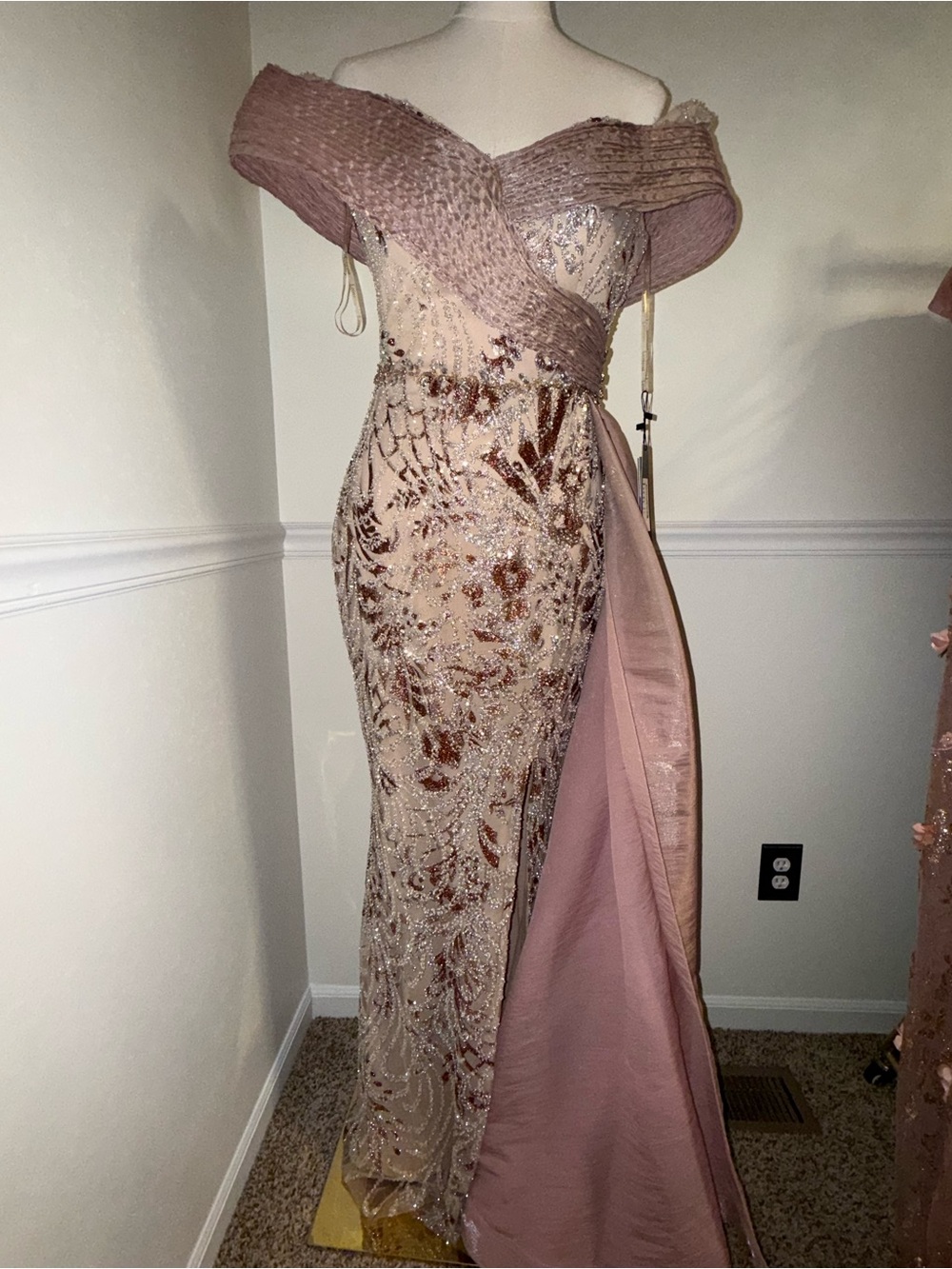 Elegant Pink Sequin Evening Gown Size 10 New With Tags - Picture 9 of 11